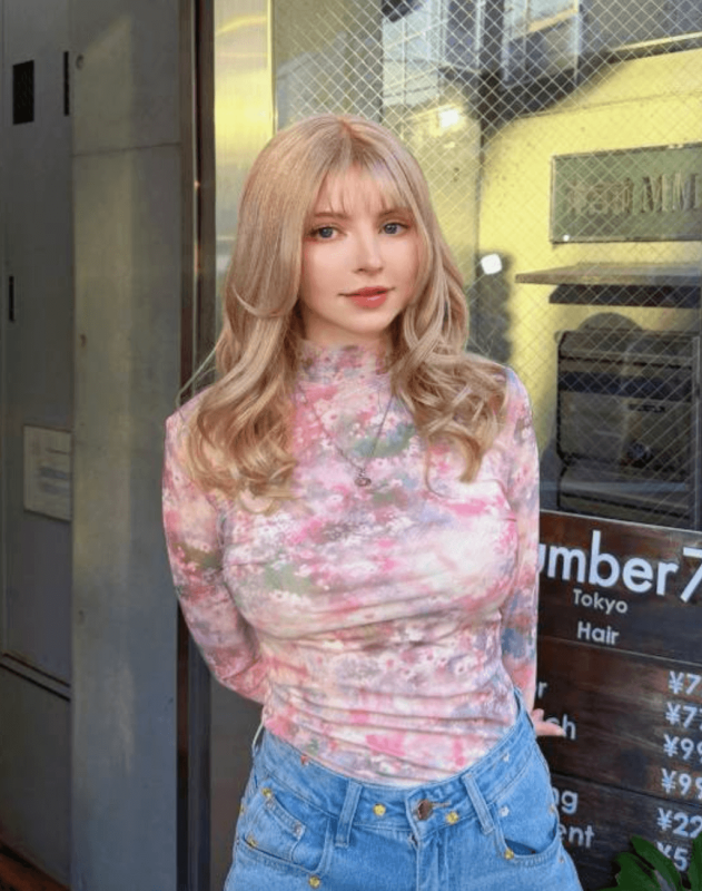 艾什莉体模PeachMilky晒春日私服 碎花衬衫诠释反差魅力 - 游戏网格GameGrid