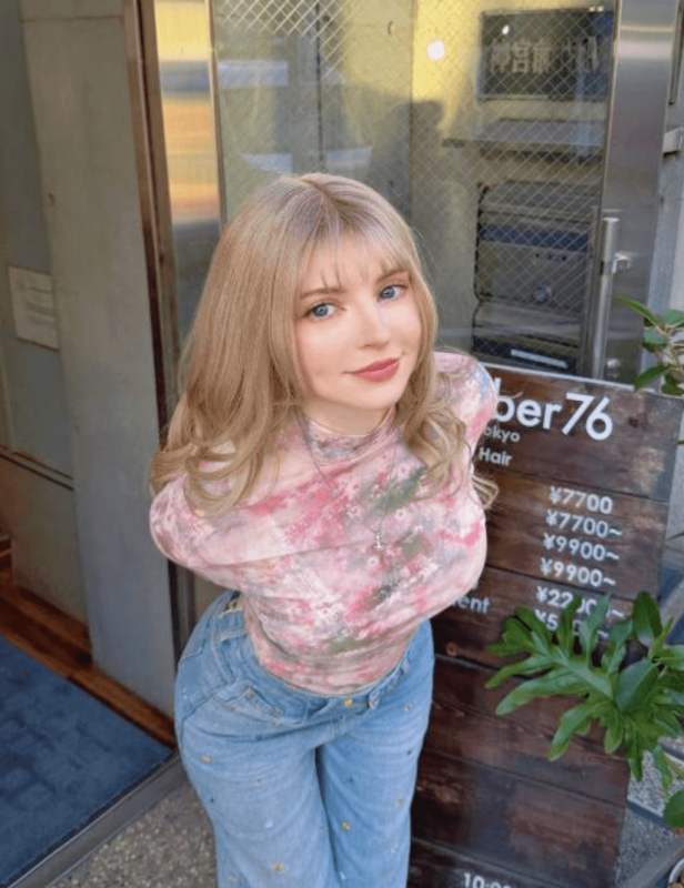 艾什莉体模PeachMilky晒春日私服 碎花衬衫诠释反差魅力 - 游戏网格GameGrid