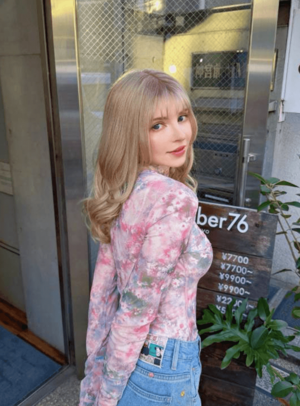 艾什莉体模PeachMilky晒春日私服 碎花衬衫诠释反差魅力 - 游戏网格GameGrid