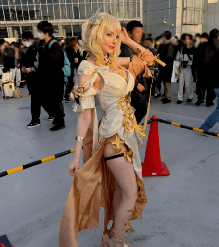 艾什莉体模PeachMilky晒春日私服 碎花衬衫诠释反差魅力 - 游戏网格GameGrid